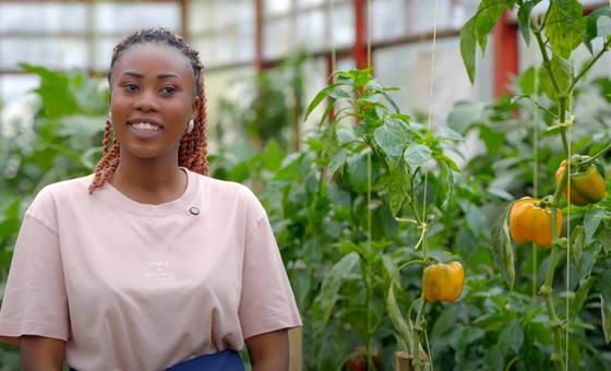 阿德莱德，一位来自卢旺达的小农户，她的生活因国际农业发展基金的支持而改变。